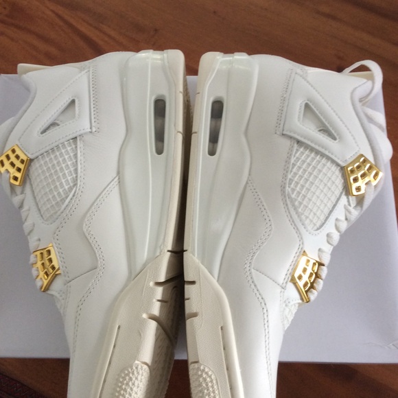 Air Jordan Sneakers - Picture 5 of 8